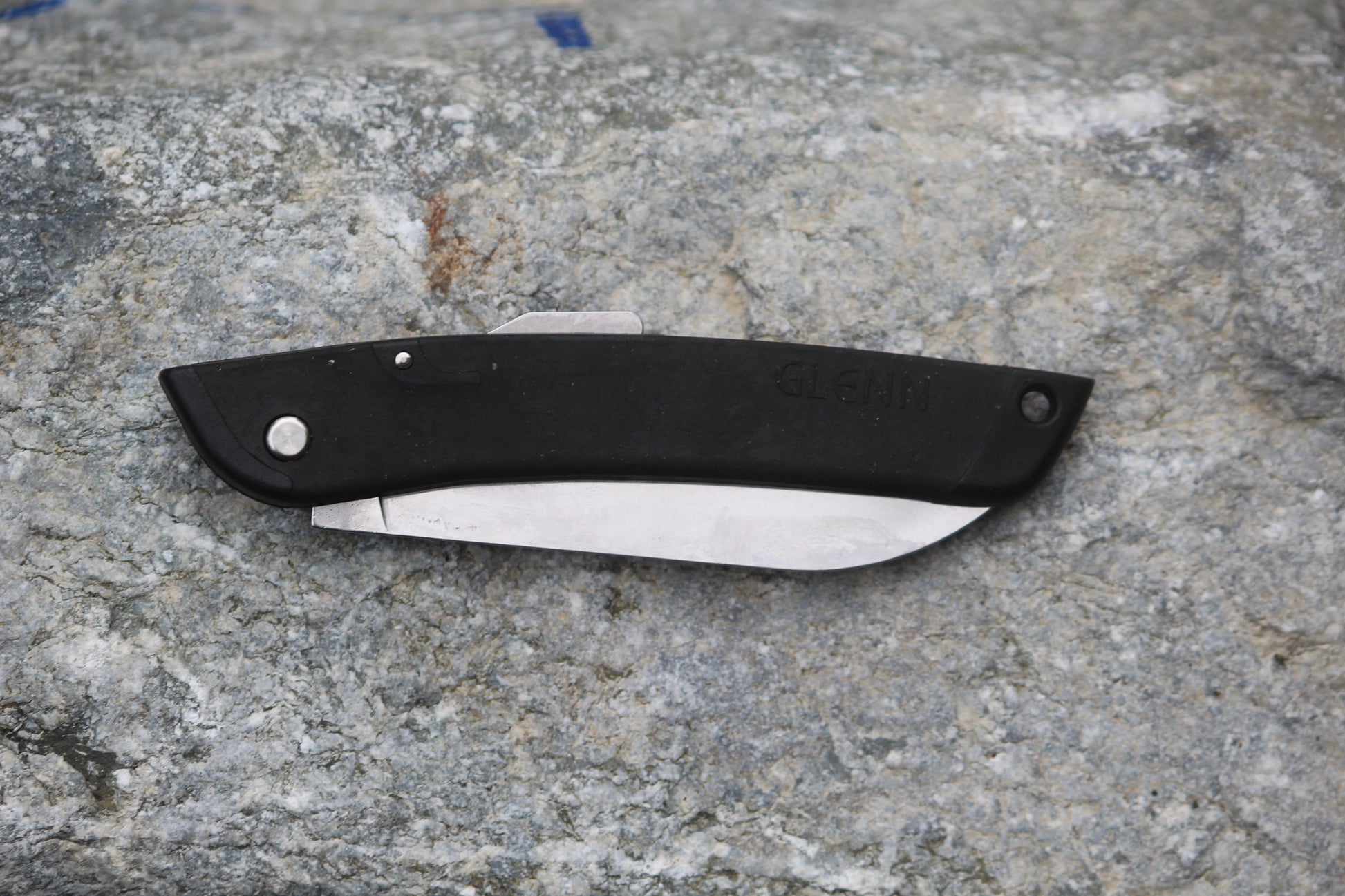 couteau glenn noir ha du filet de peche recyclé